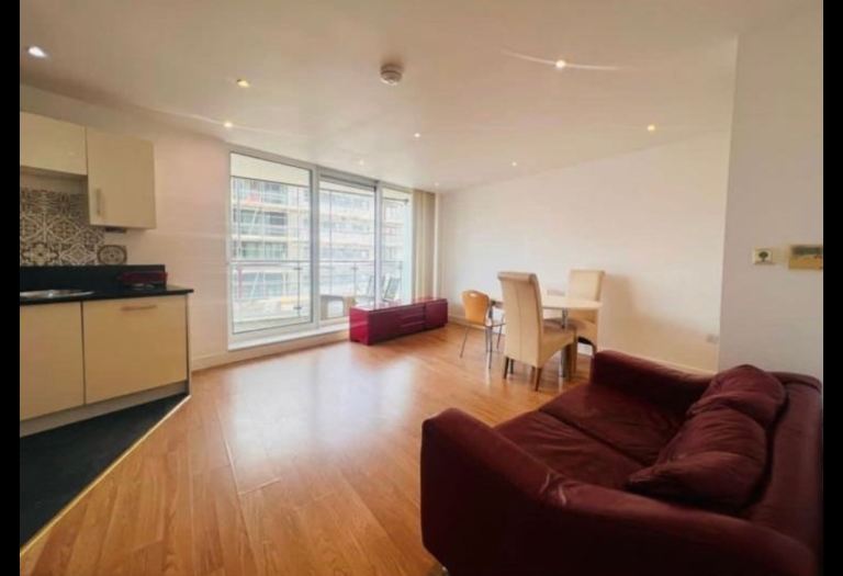 Double Room Ensuite with River View – House Share