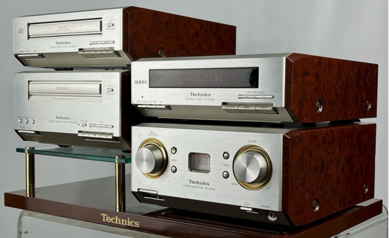 TECHNICS SC HD550 Micro HiFi - Original Speakers, Tape, CD, Tuner, Amp, Record Deck and Remote. 