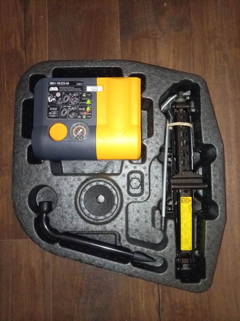 Volvo jack and compressor kit