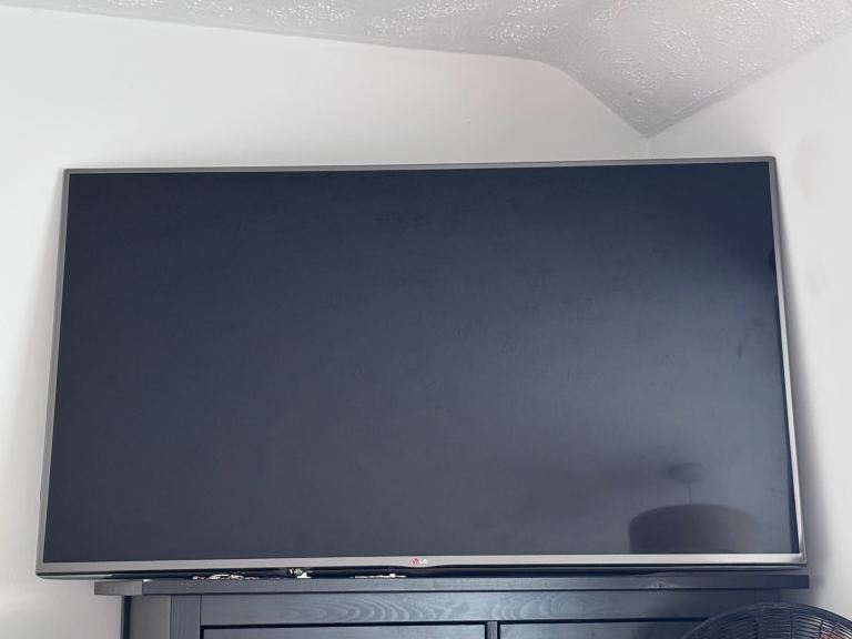 LG Flat Screen TV – Good Condition
