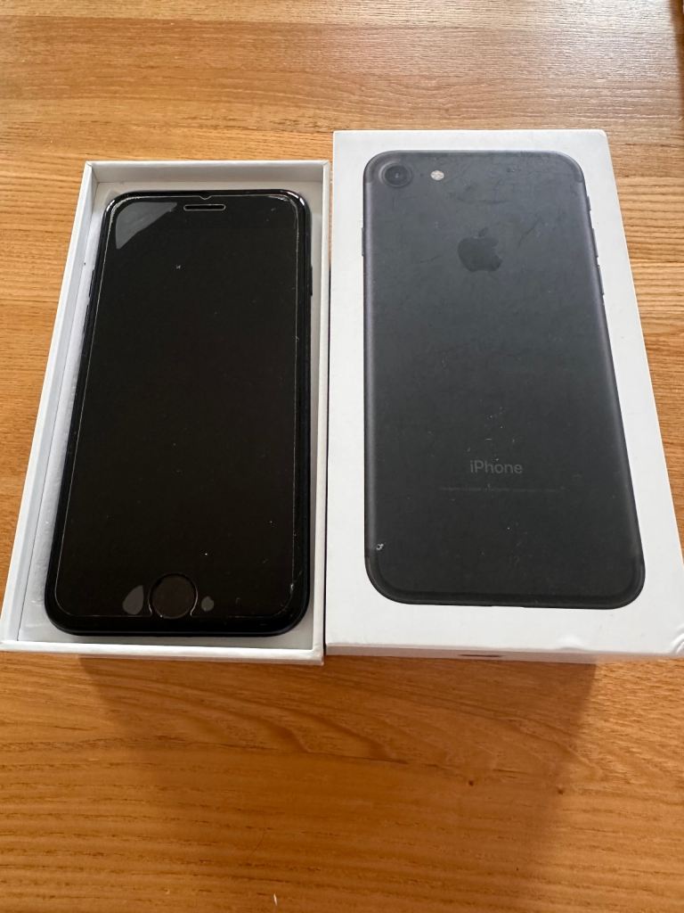 iPhone 7 in Great condition - with accessories and box.