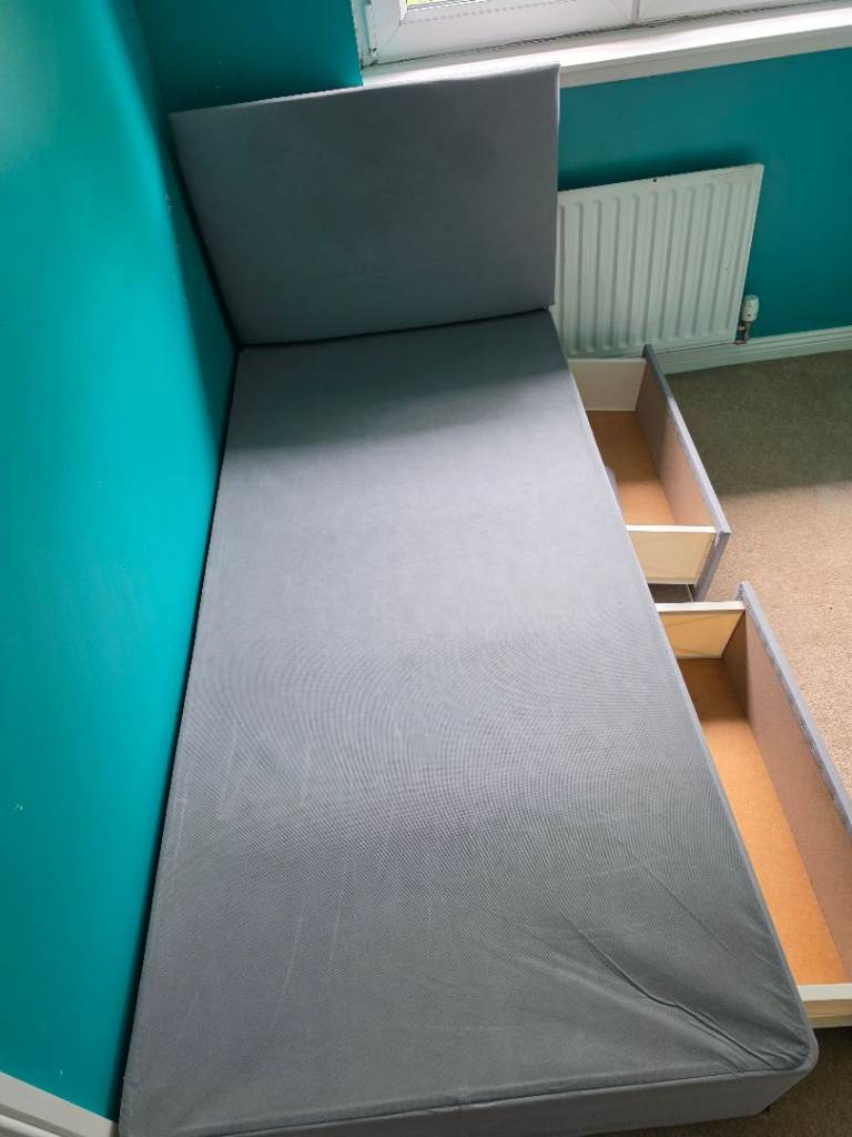 Single bed 