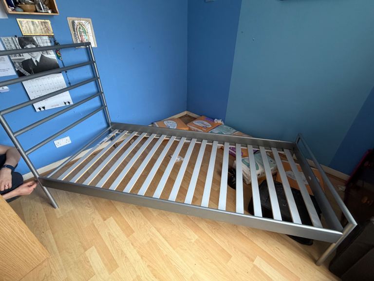Single metal bed frame