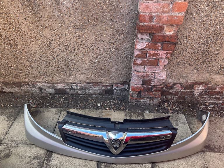 Vauxhall vivaro front grill 