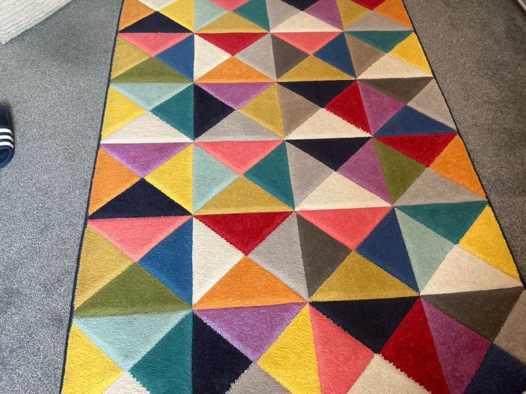 Multicoloured Geometric Pattern Rug – Good Condition
