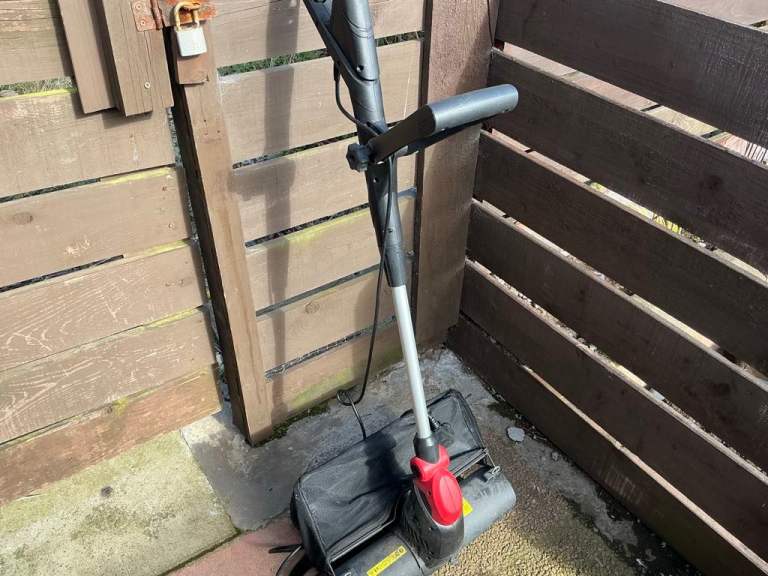 Artificial grass brush and pick up box  electric 