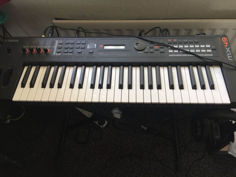 Yamaha MX49 Electric Keyboard Synthesiser