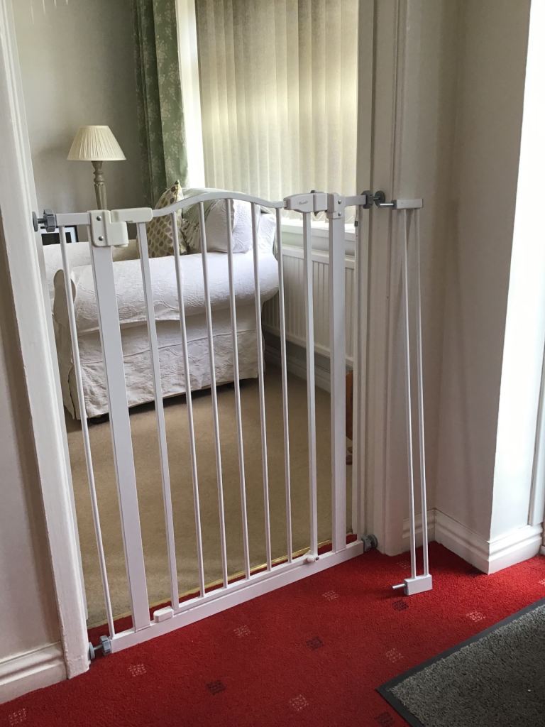 PET HUT door/ stair gate