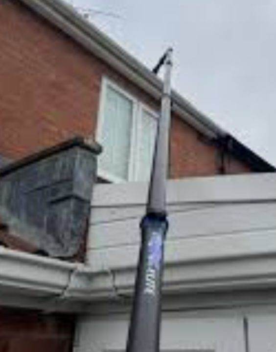 Gutter cleaning vacuum 