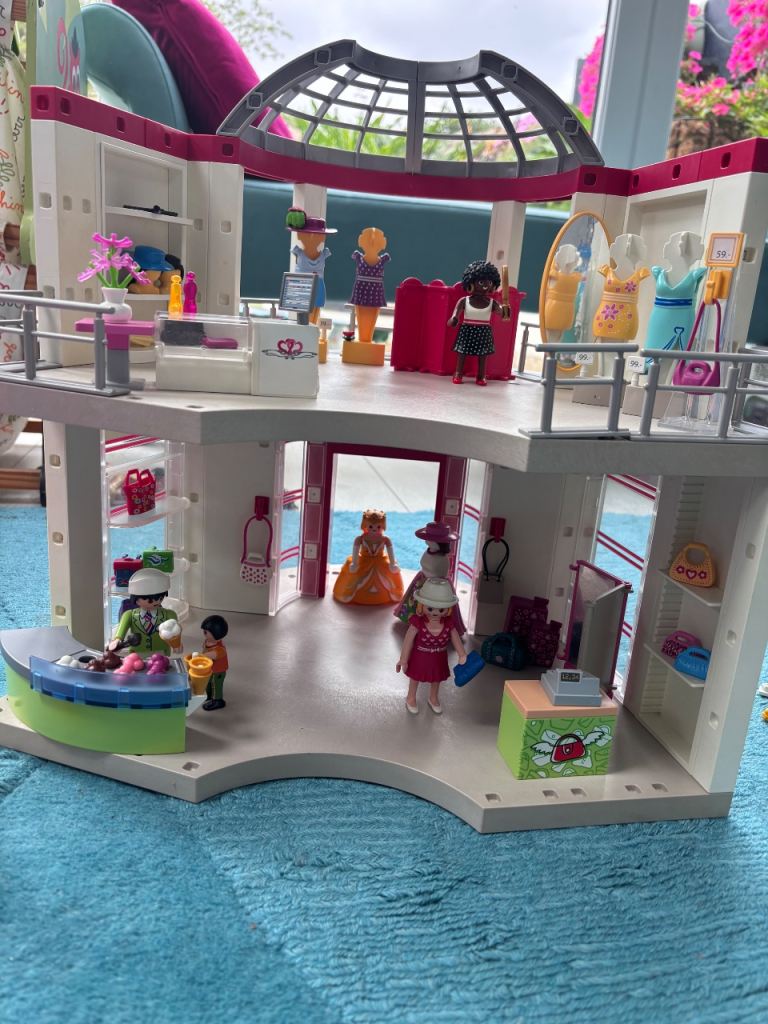Playmobil City Life Shopping Mall (5499), great condition, with extra set thrown in.
