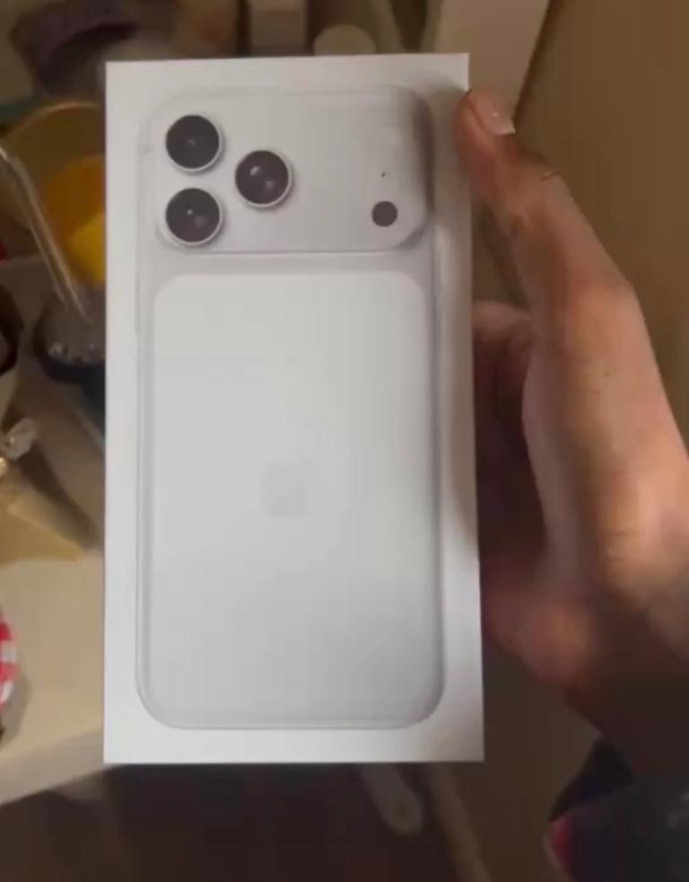 Iphone 17 1Tb silver