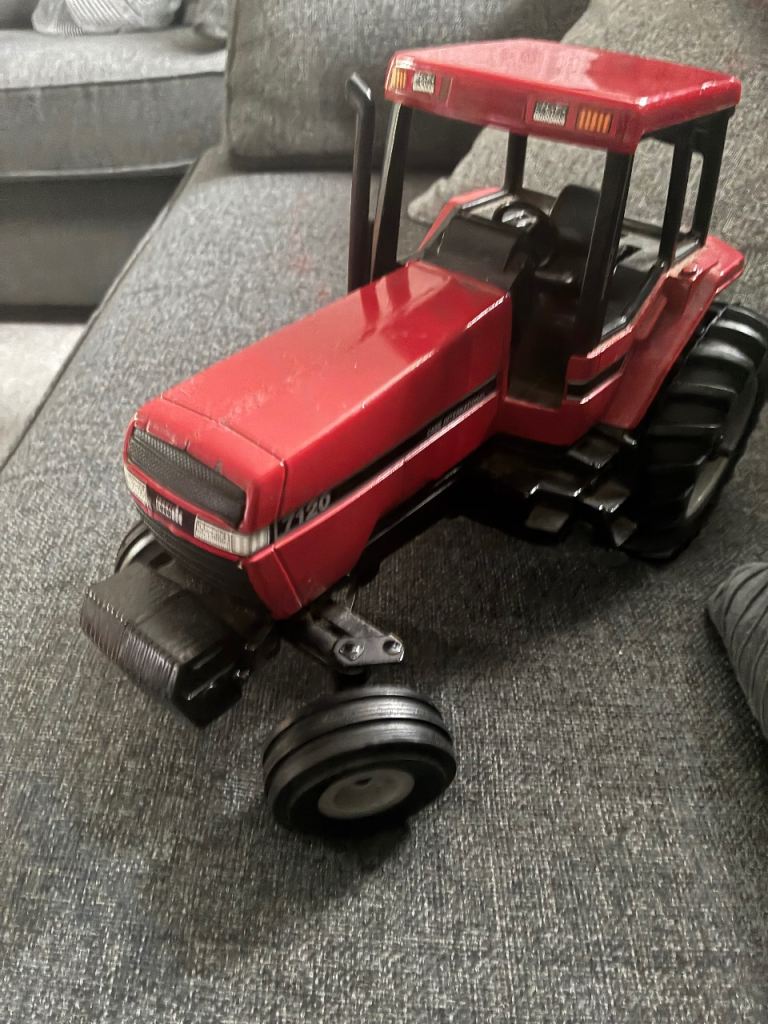 Ertl toy case 7120 tractor and forage trailer