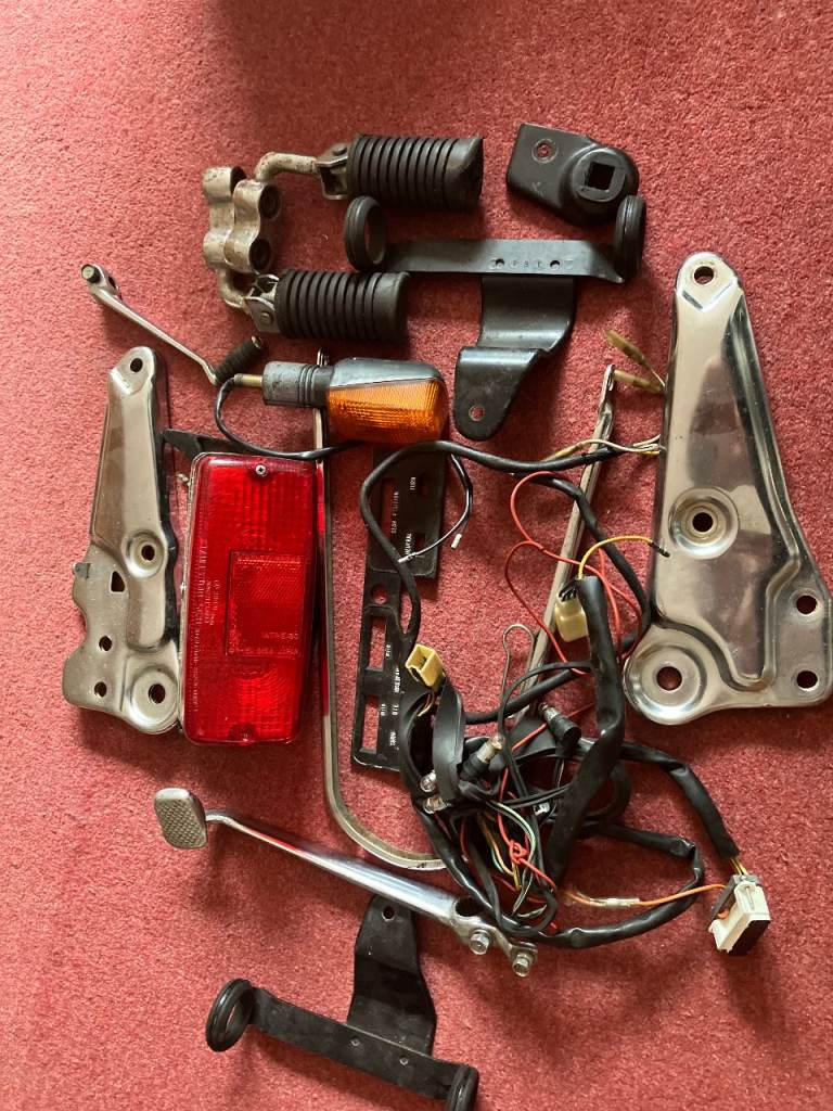 SUZUKI GSX750/1100 1980S RARE NOW  CLOCK FACE IS NEW  WHAT U SEE U BUY JOB LOT