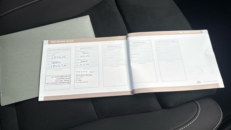 2025 Volvo XC40 2.0 B4P Plus Dark 5dr Auto Petrol Estate Estate Petrol Automatic