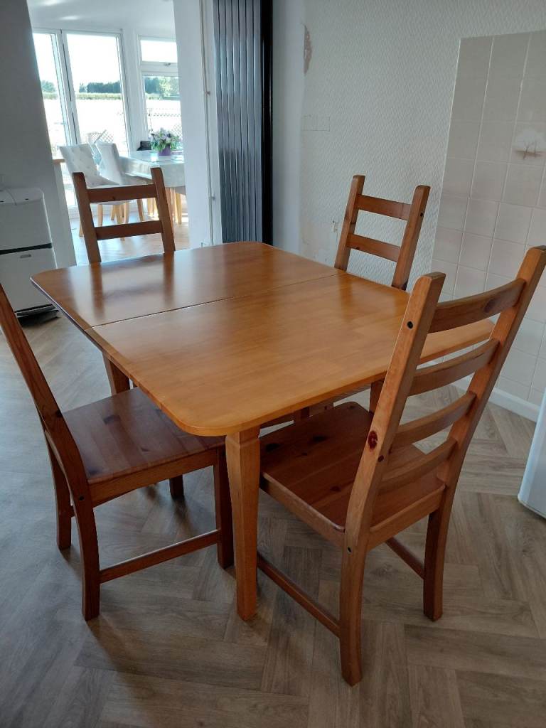 Lovely Wooden Extendable Dining Table with Four Matching Chairs