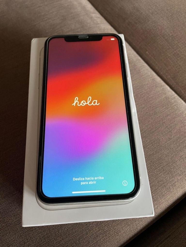 iPhone 11 unlocked 128GB white Excellent condition 