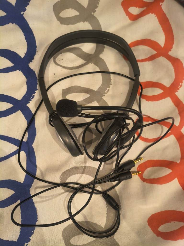 Black Logitech Wired Headset with Microphone – Good Condition