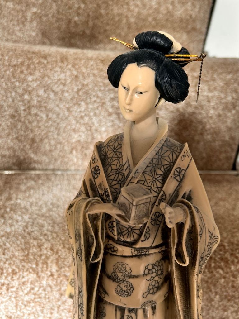 Japanese Gashia Lady 
