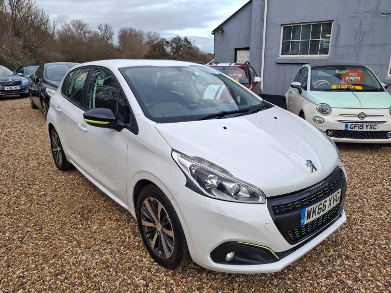 2016 Peugeot 208 1.2 PureTech Active Design Lime Hatchback 5dr Petrol Manual