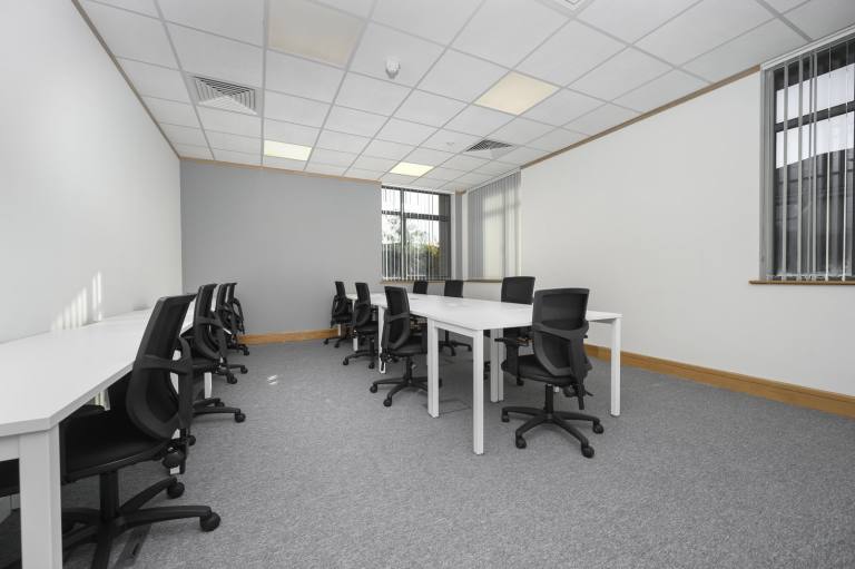 Kettering - NN15 6XR \ Flexible Office Space for Up to 10 Workstations