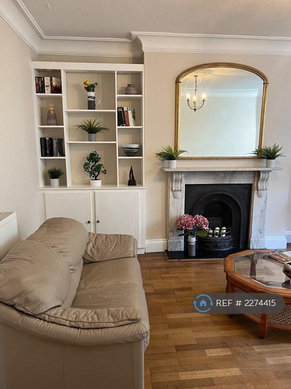 1 bedroom flat in Blackheath, London, SE3 (1 bed) (#2274415)