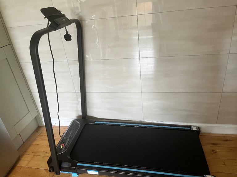 Treadmill: foldable 3% + 12% incline 