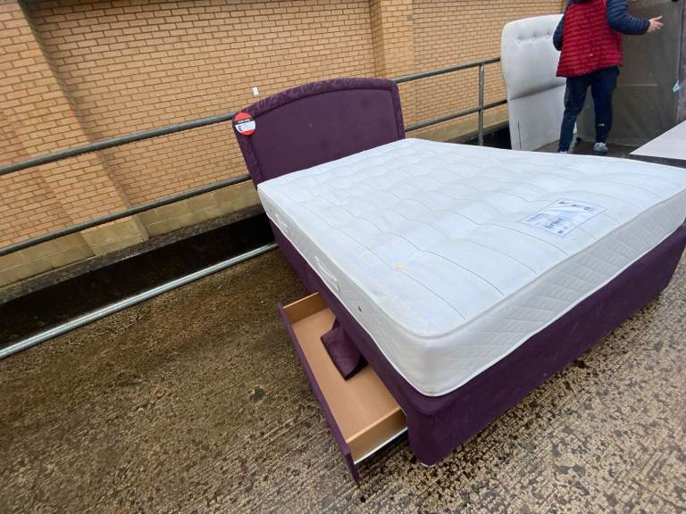X Display bed with mattress and drawer in £350 only