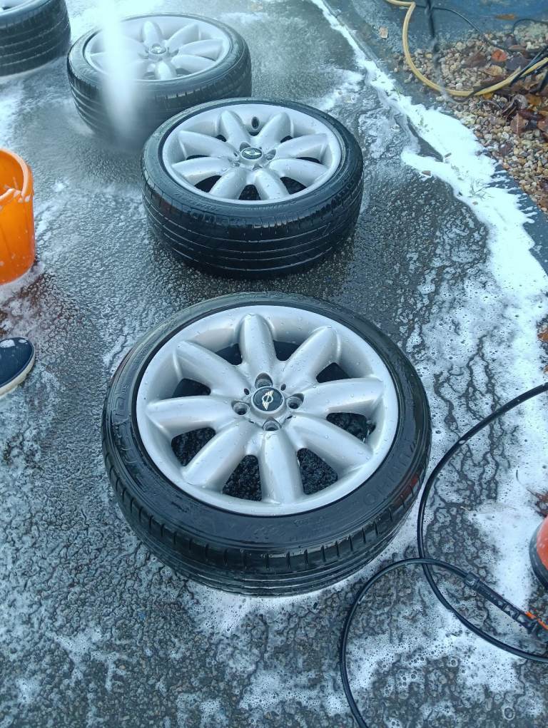 Set of 4 17" Alloy wheels 