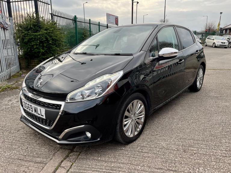 2019 Peugeot 208 1.2 PureTech 82 Signature 5dr [Start Stop] HATCHBACK Petrol Manual