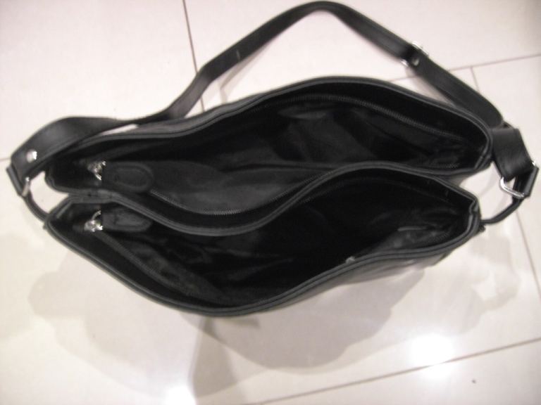 BLACK LEATHER CROSSOVER BAG
