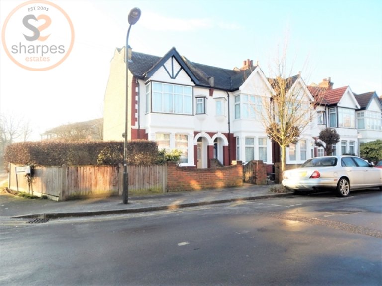 1 bedroom in Downstairs Single, 60 Cavendish Road, Colliers Wood, London