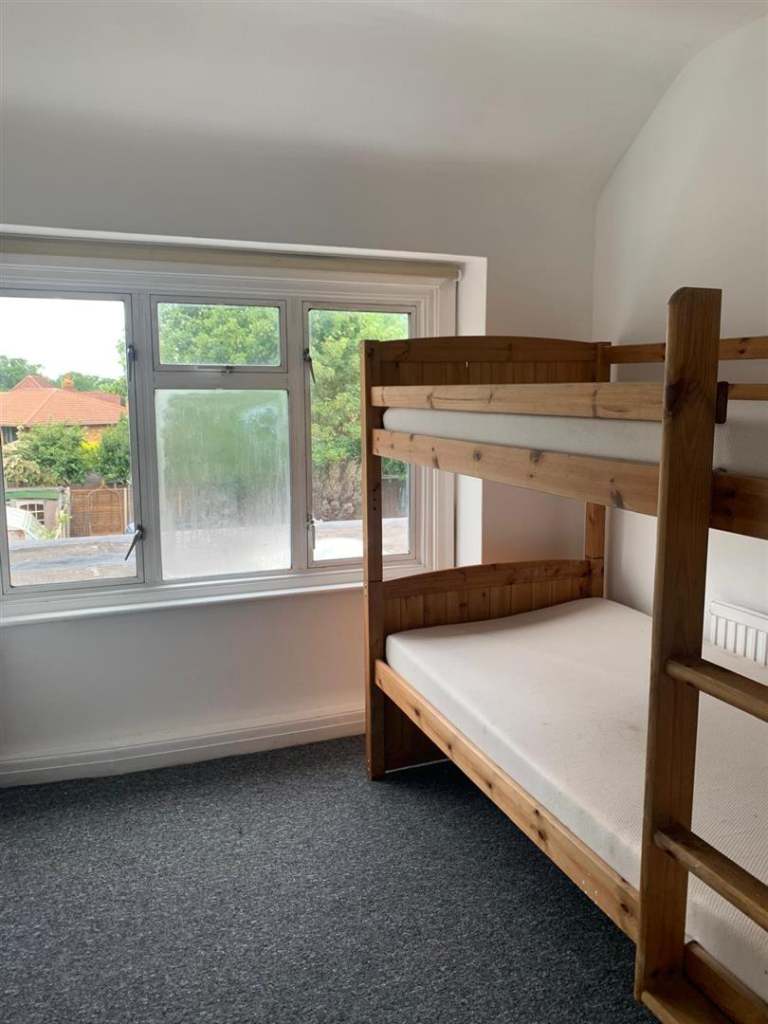 3 bedroom house in Misbourne Road, Uxbridge