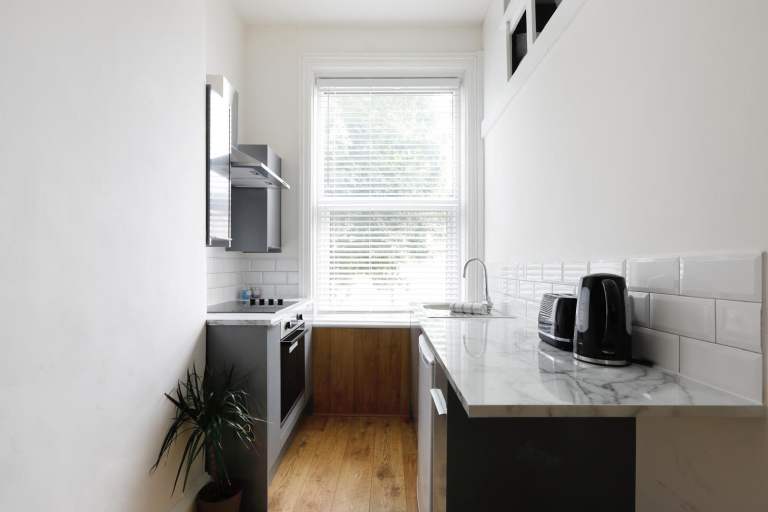 Studio flat £900 all bills and wifi included 