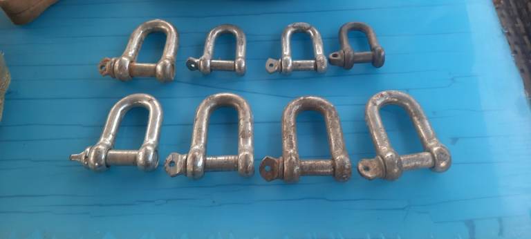 Tow straps and shackles