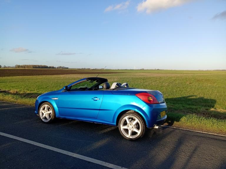 2007 Vauxhall Tigra 1.4i Easytronic AUTOMATIC SHOWROOM CONDITION CAN SECURE 24/7 ON NET CONVERTIB...