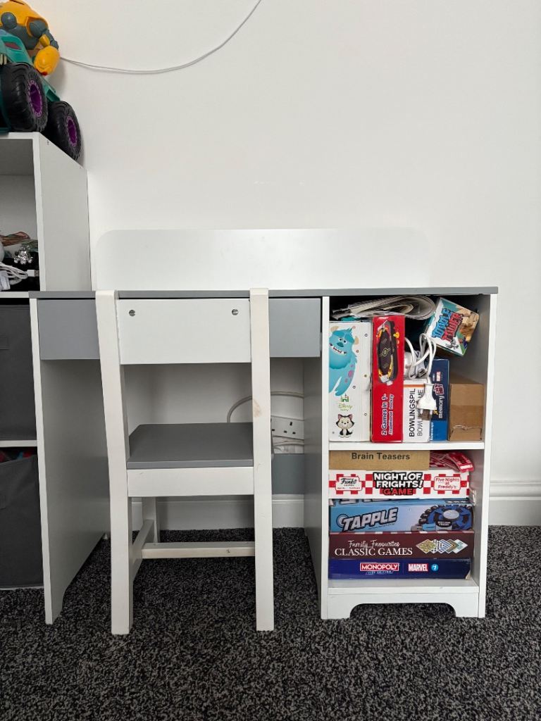 Desk & chair set
