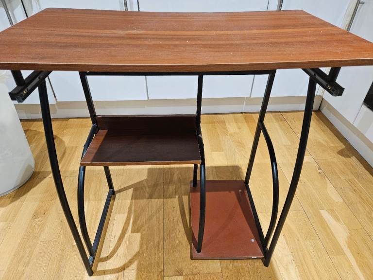 Small desk (Free)