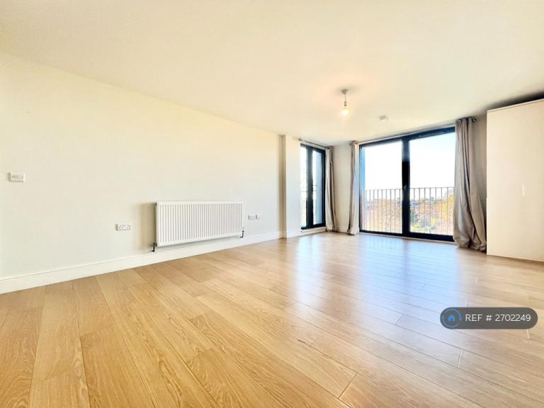 1 bedroom flat in Charter House, Ilford, IG1 (1 bed) (#2702249)