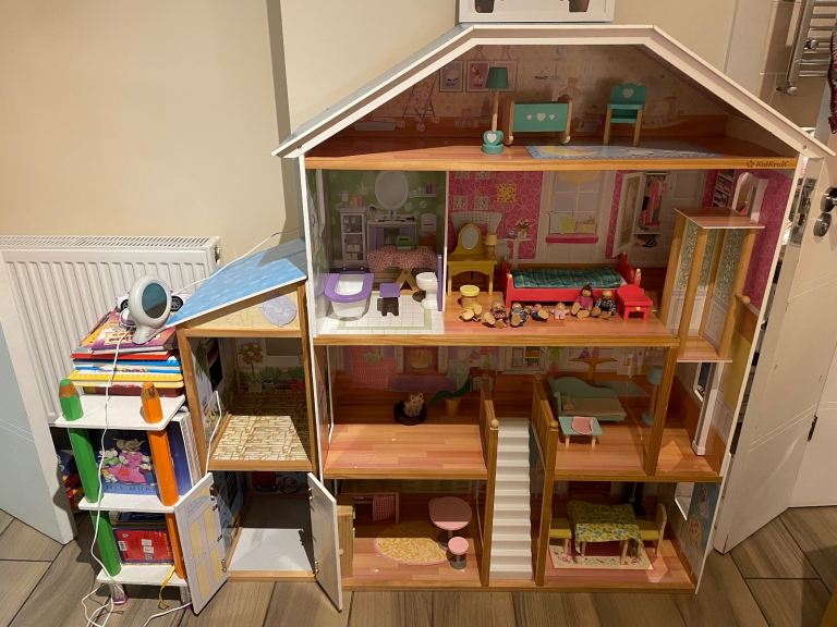 Kidcraft Doll house