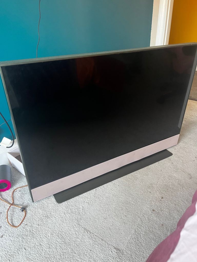 Racer Green 43" Sky Glass TV