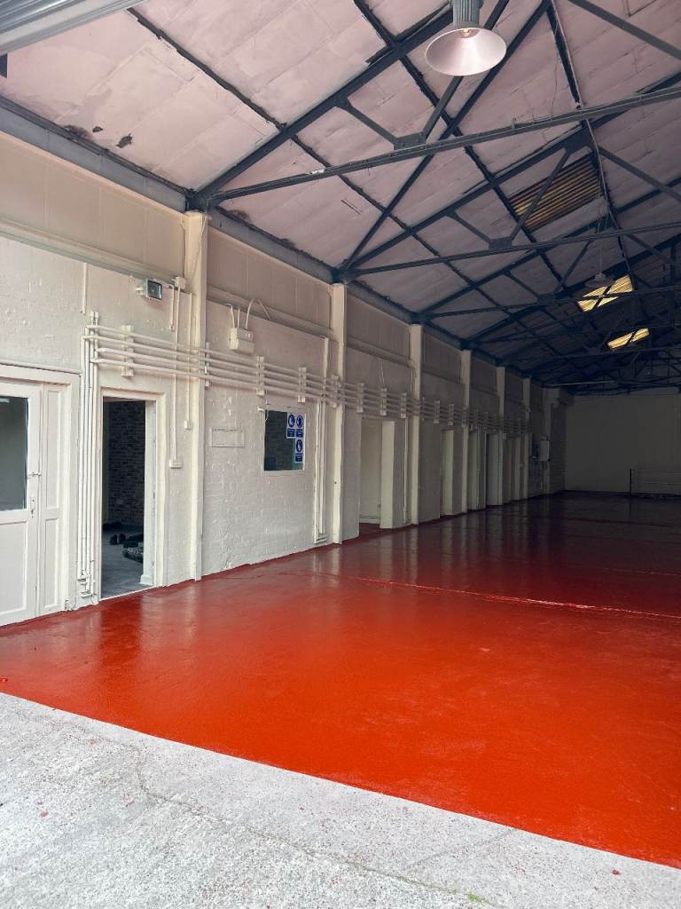 6,450 sqft Warehouse with Inspection Pit; Ideal for Large Van & Bus Repairs or Storage, Tonypandy