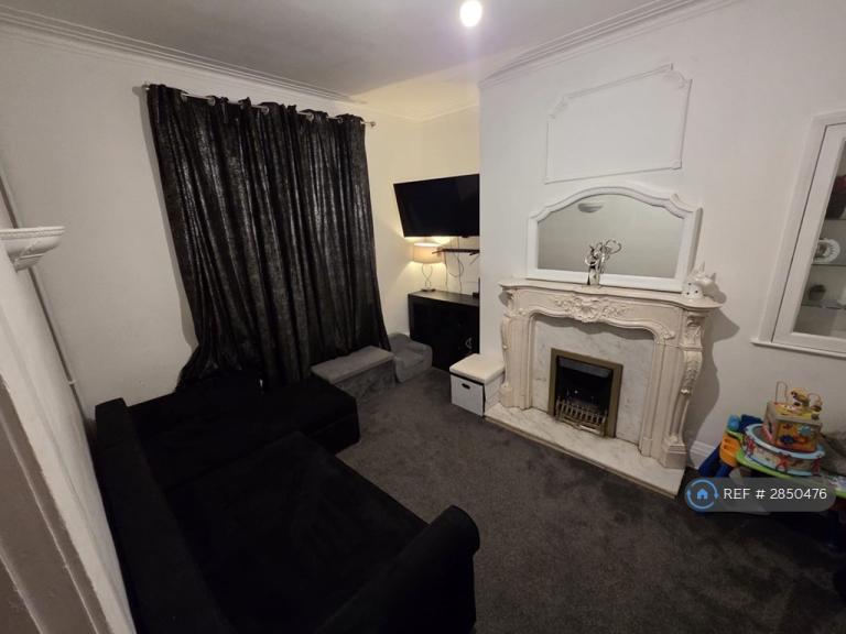 4 bedroom house in Queens Rd, Halifax, HX1 (4 bed) (#2850476)