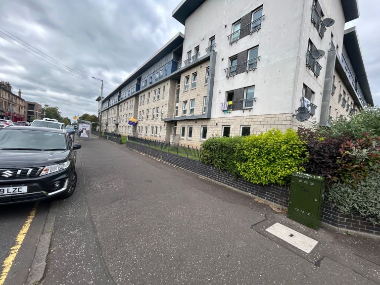 1 Bedroom Ground floor Flat available Pollokshilds