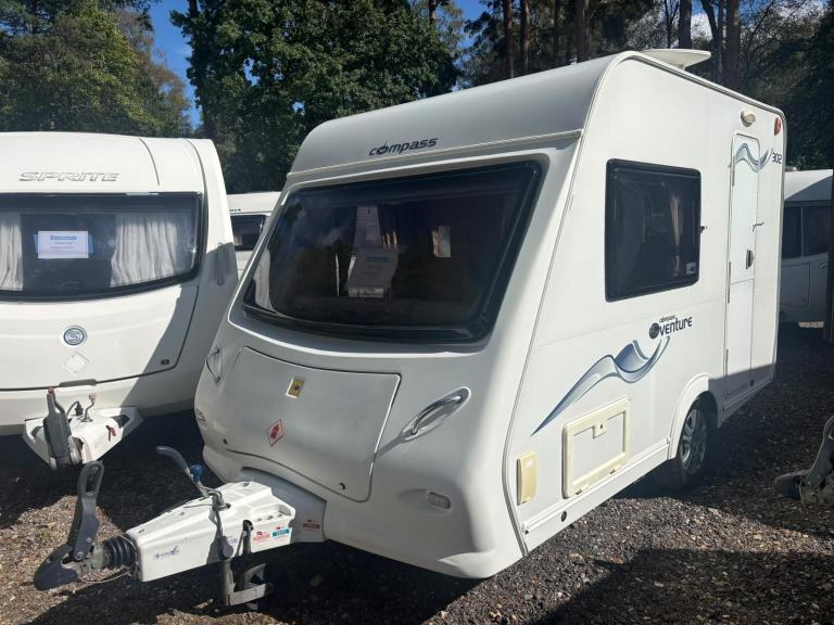 Compass VENTURE 302 - 2013 - 2 BERTH - END KITCHEN - MOTOR MOVER - PRISTINE COND