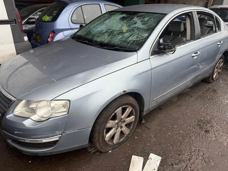 Breaking spare parts vw passat b6 light blue silver