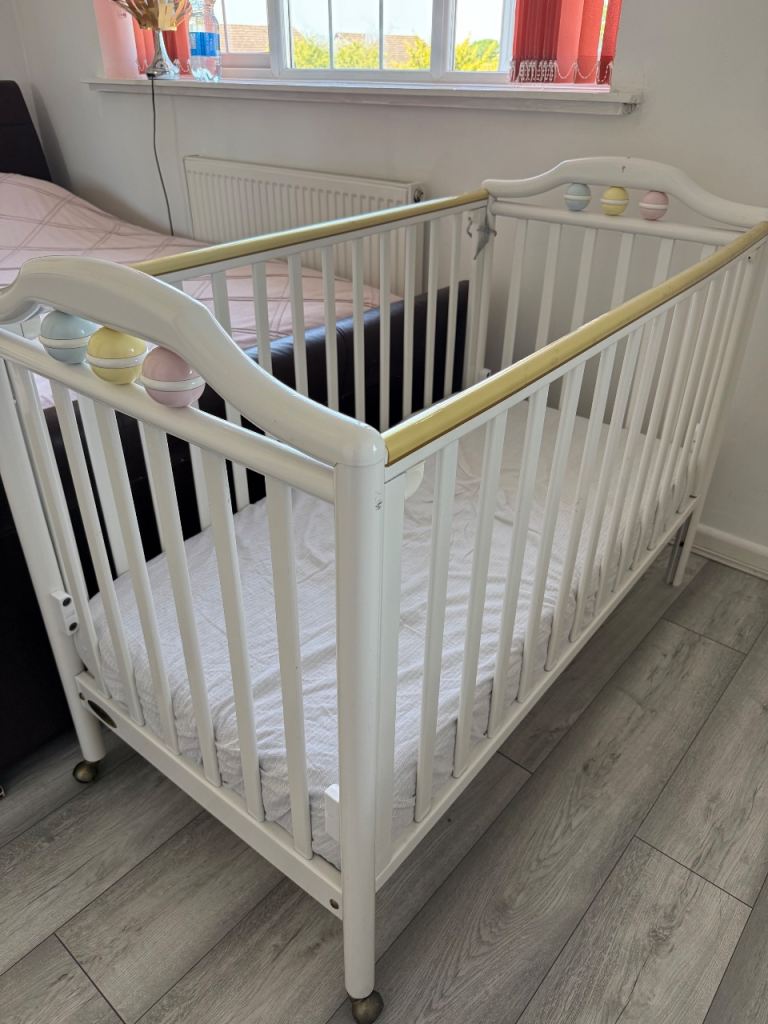 COSATTO COT BED WITH MATTRESS 