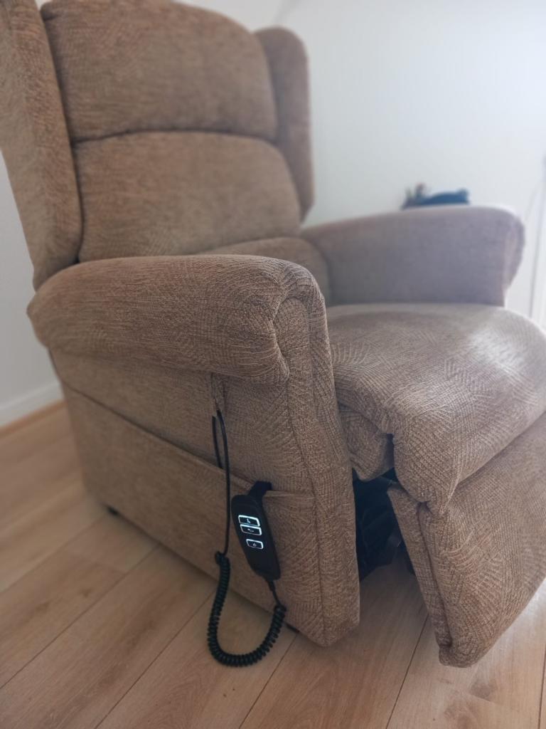 Electric recliner chair