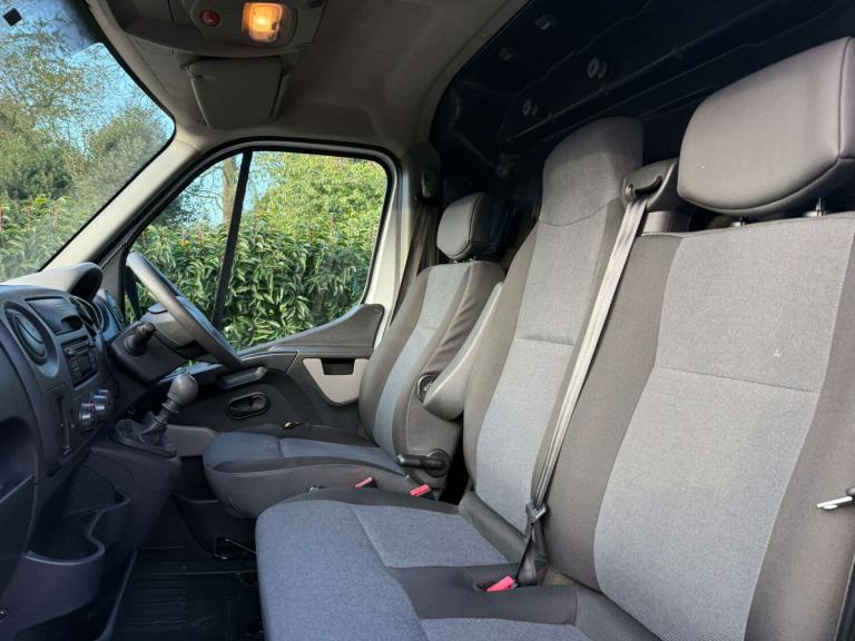 2017 Renault Master 2.3 Master 35 MWB Panel Van Diesel Manual