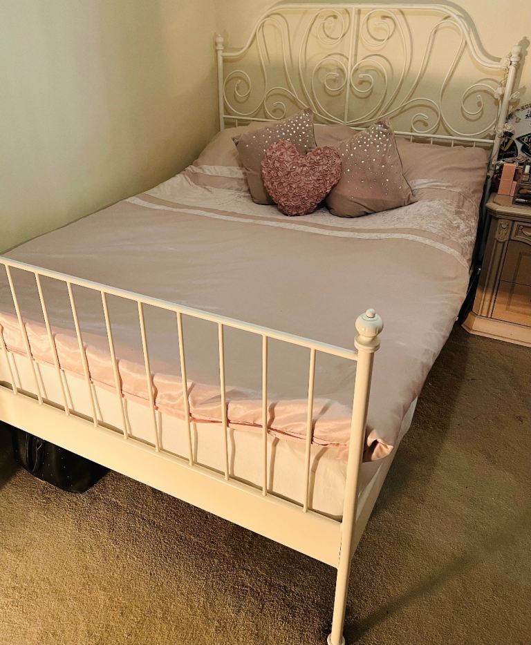 King size bed 