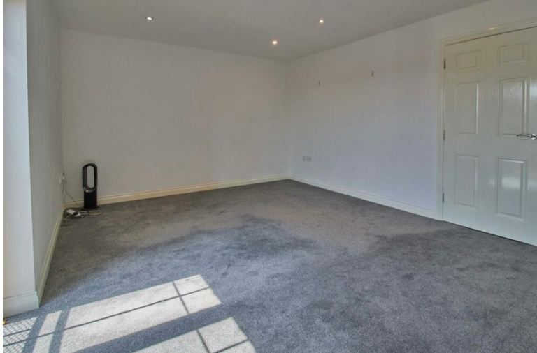 Hinckley 2 double bed luxury apartment, housing benefit accepted 